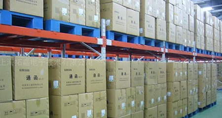 塑料托盤工廠倉(cāng)庫(kù)上貨架使用